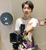 佭